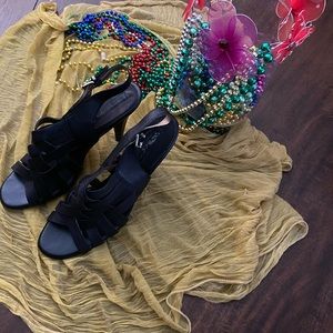 EUC Banana Republic 4,25” heels...only worn once